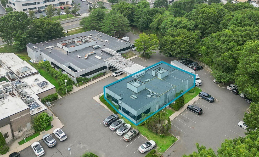 989 W Jericho Tpke, Smithtown, NY for sale Building Photo- Image 1 of 1