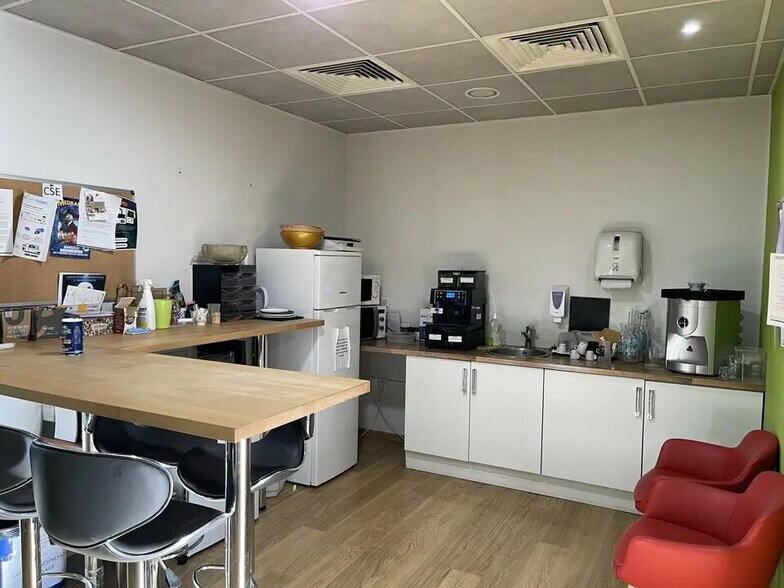 Office in Aubagne for sale - Interior Photo - Image 2 of 12