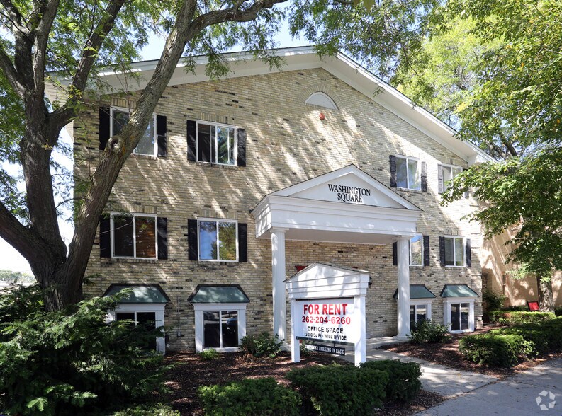 W62N563 Washington Ave, Cedarburg, WI 53012