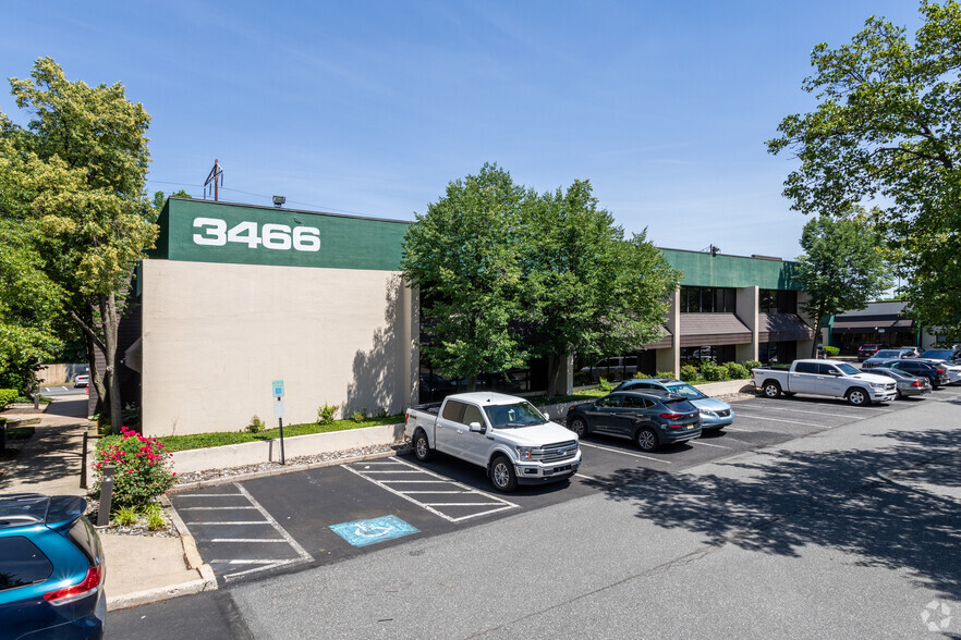 3466 Progress Dr, Bensalem, PA for lease - Building Photo - Image 2 of 7