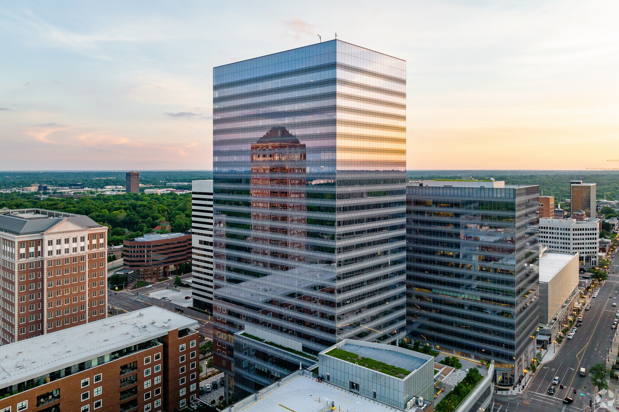 7676-7638 Forsyth Blvd, Clayton, MO for lease Building Photo- Image 1 of 9