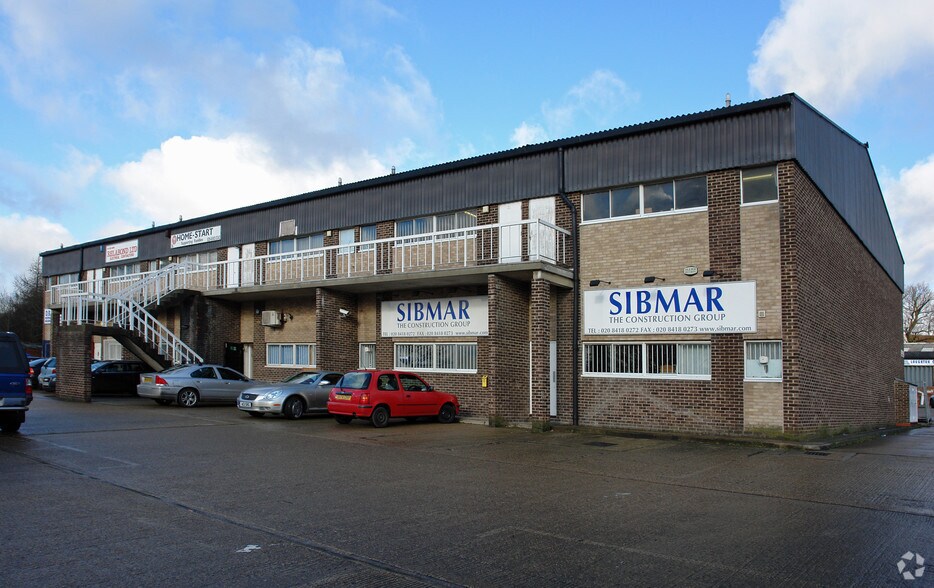 Oakwood Hl, Loughton for lease - Building Photo - Image 1 of 1