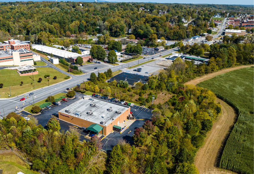 1395 W D St, North Wilkesboro, NC for sale - Building Photo - Image 3 of 5