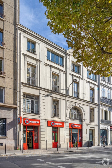 64 Quai De Jemmapes, Paris for lease - Building Photo - Image 2 of 10