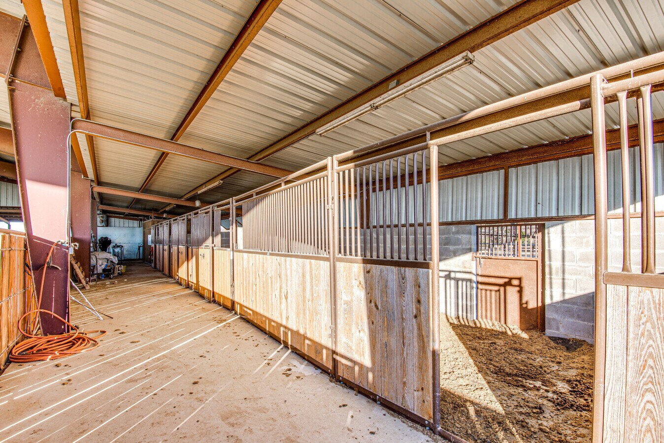 1025 Buck Creek Rd, Tioga, TX 76271