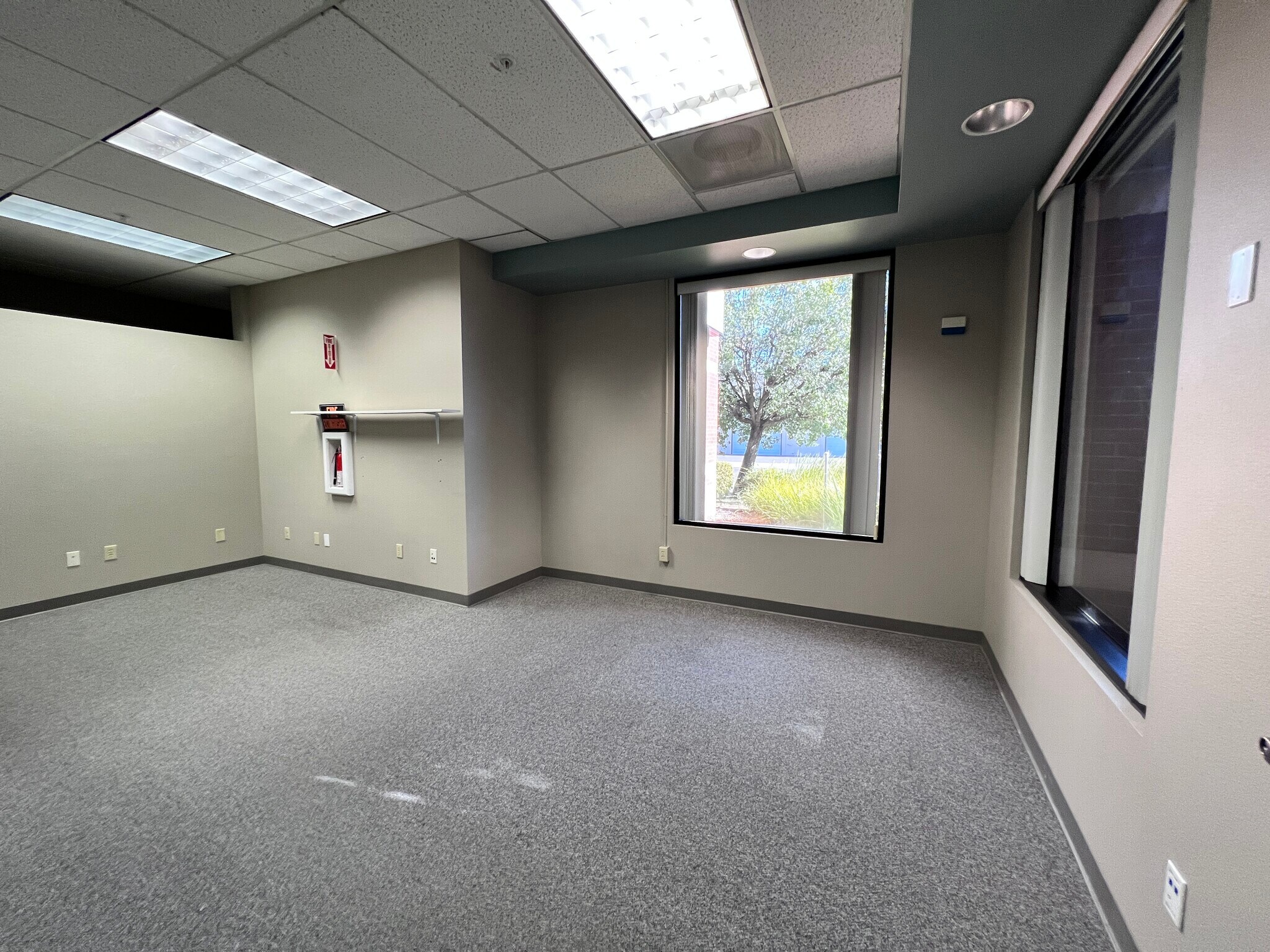 2195 Larkspur Ln, Redding, CA 96002 Office for Lease