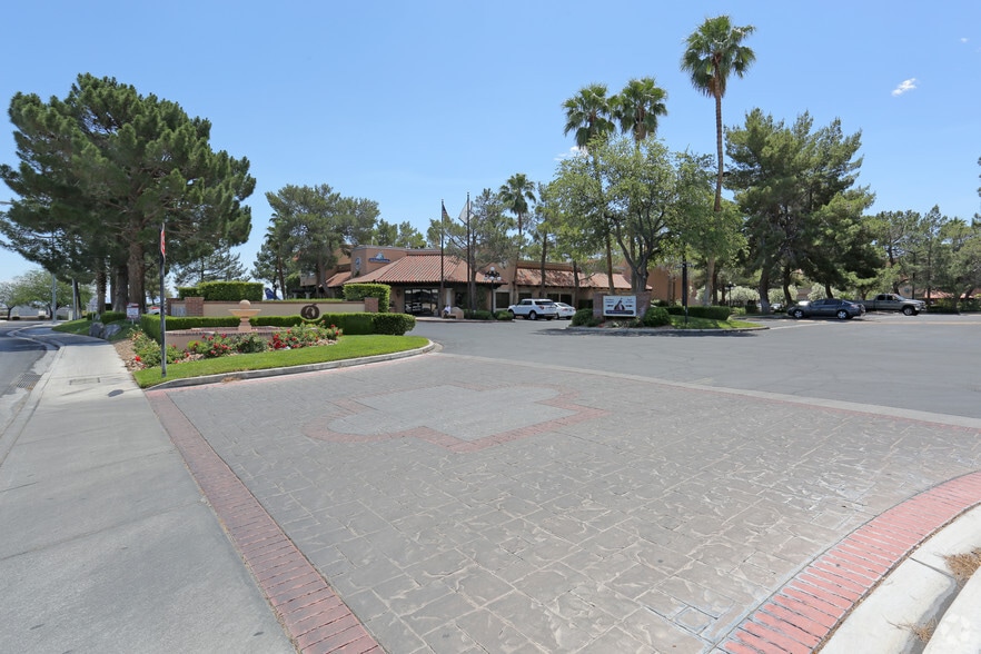 195 E Reno Ave, Las Vegas, NV for lease - Primary Photo - Image 1 of 4