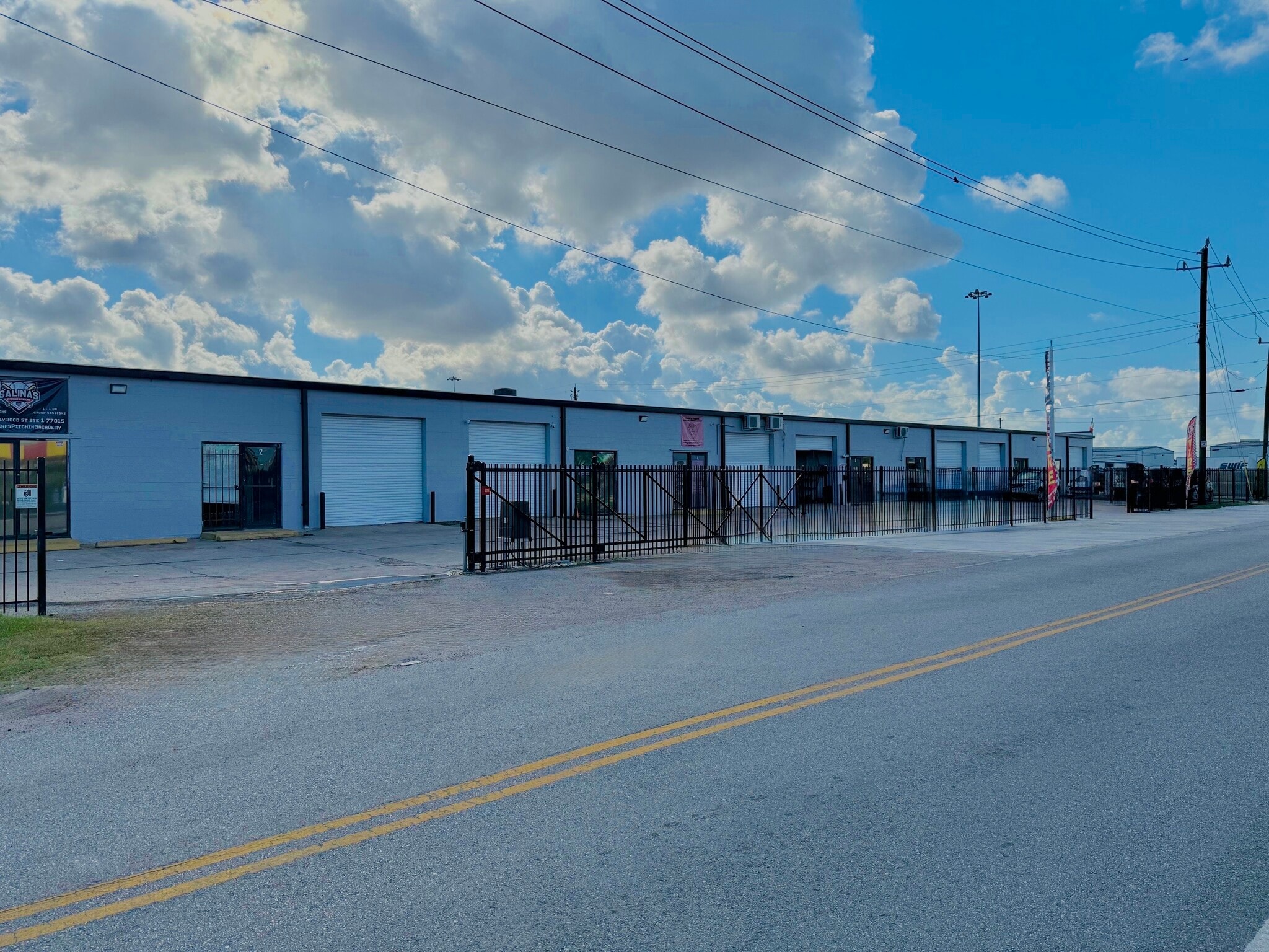 1423 Hollywood St, Houston, TX for lease Building Photo- Image 1 of 8