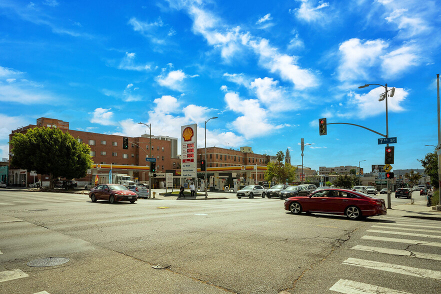 700 S Vermont Ave, Los Angeles, CA for sale - Building Photo - Image 1 of 1