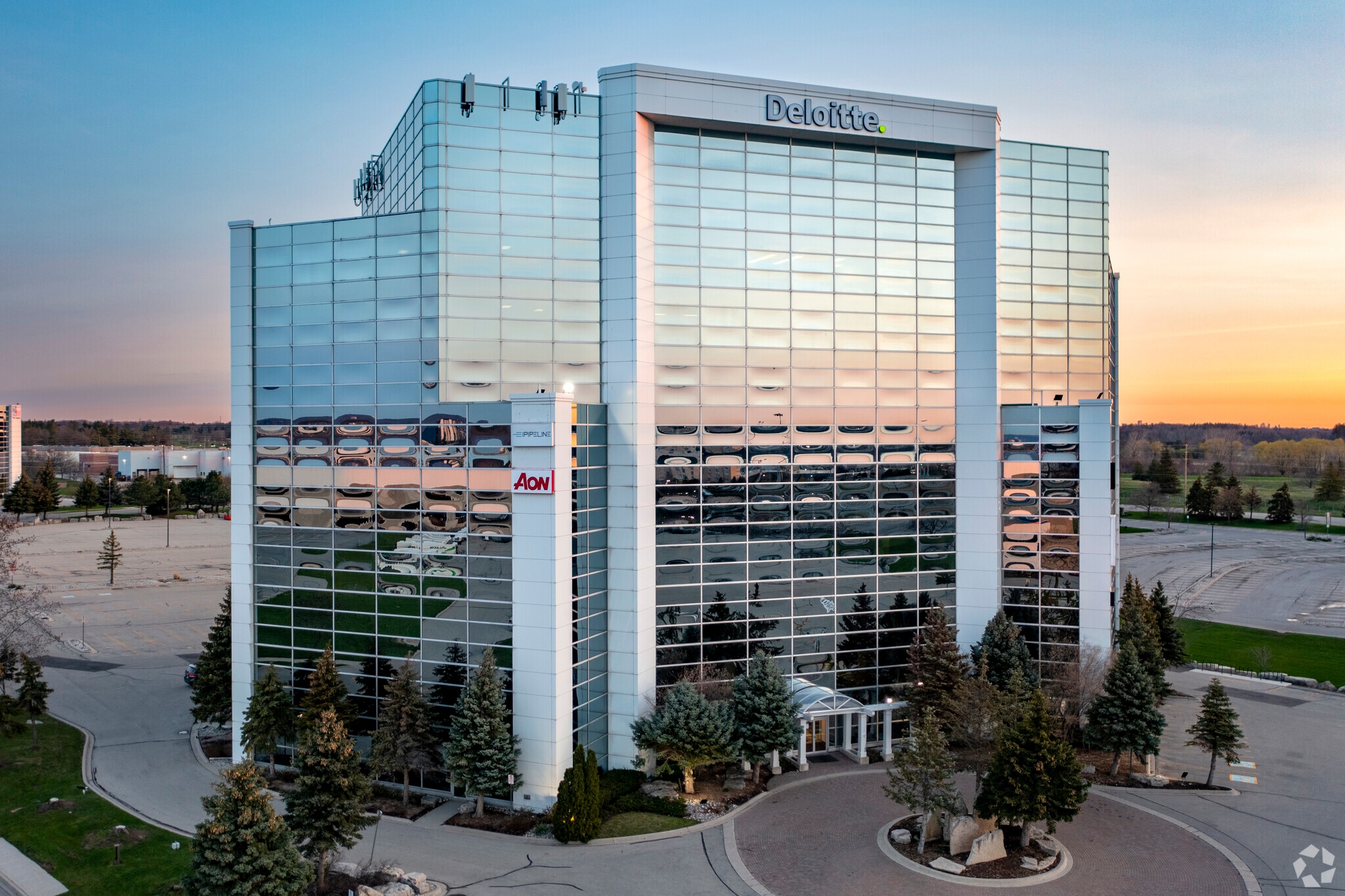 5500 N Service Rd, Burlington, ON for lease Primary Photo- Image 1 of 50