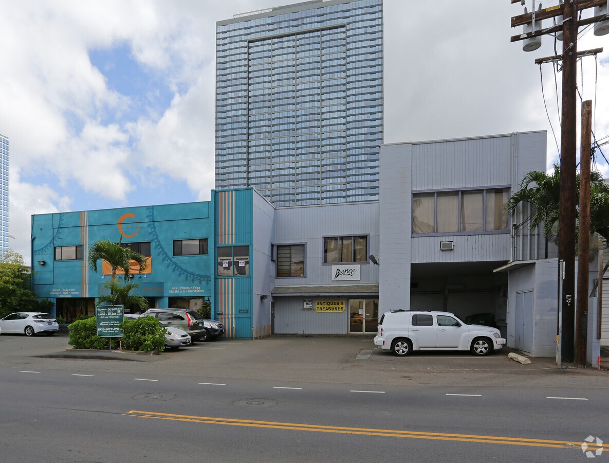1030 Queen St, Honolulu, HI 96814 Retail for Lease
