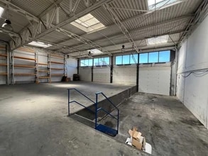 7 Rue Michel Jacquet, Saint-Priest for lease Interior Photo- Image 1 of 4