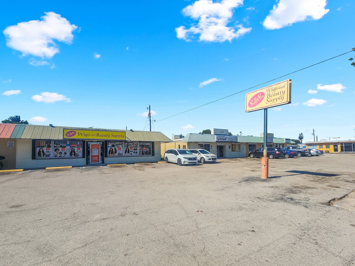 3452 Fowler St, Fort Myers, FL 33901 K&K Wigs & Beauty Supply
