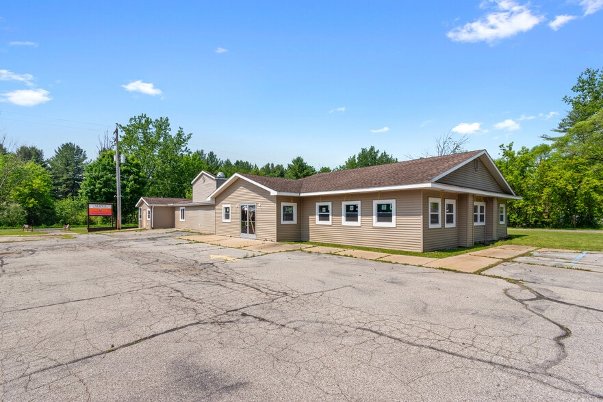 201 W Saginaw Rd, Sanford, MI for sale - Building Photo - Image 2 of 28