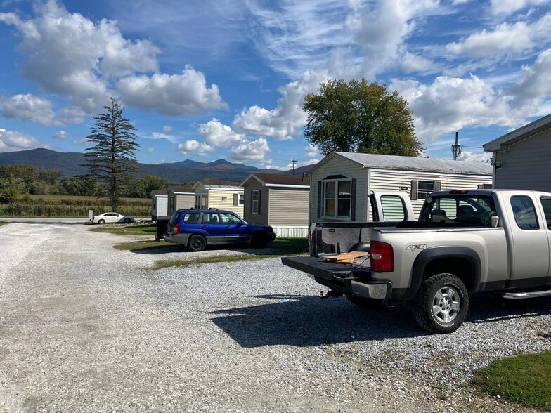 6 Park Port - VT portfolio of 6 properties for sale on LoopNet.com - Building Photo - Image 3 of 9