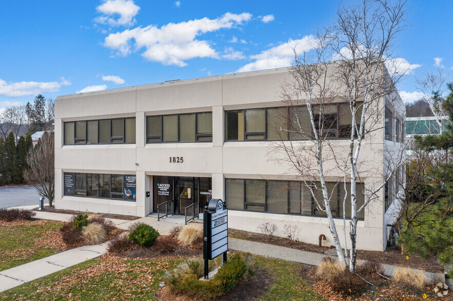 1825 Commerce St, Yorktown Heights, NY for lease - Primary Photo - Image 1 of 4