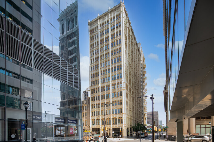 1701 Arch St, Philadelphia, PA for lease - Building Photo - Image 1 of 60