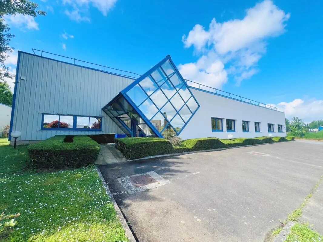 Flex in Saint-Germain-de-la-Grange for lease Building Photo- Image 1 of 18