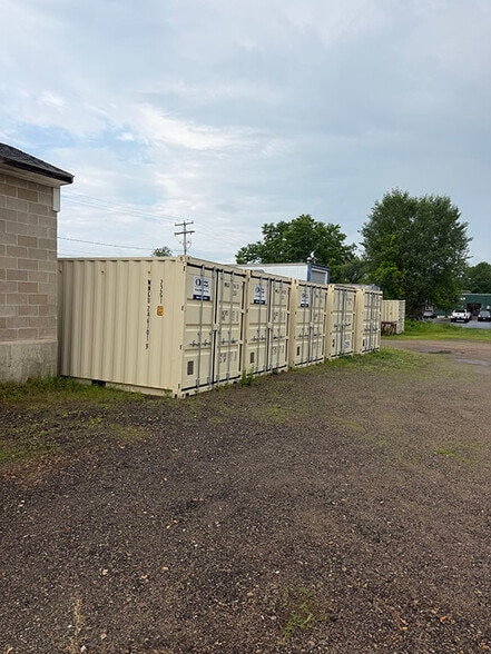 Landmark Self Storage portfolio of 1 properties for sale on LoopNet.com - Building Photo - Image 2 of 8