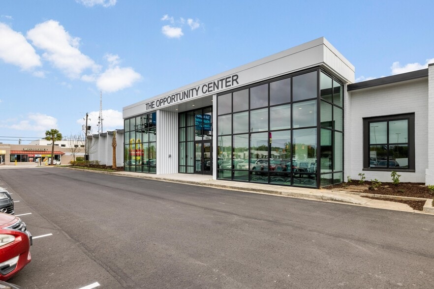 8570 Rivers Ave, North Charleston, SC for lease - Building Photo - Image 2 of 18