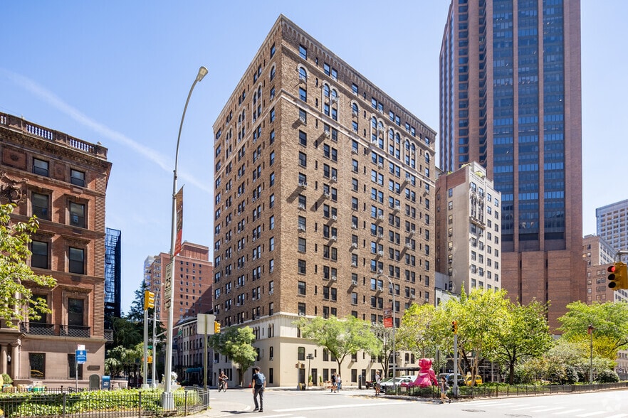 15-17 Park Ave, New York, NY for lease - Building Photo - Image 2 of 12