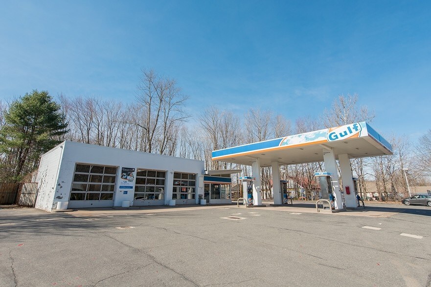 210 Albany Tpke, Canton, CT for sale - Primary Photo - Image 1 of 1