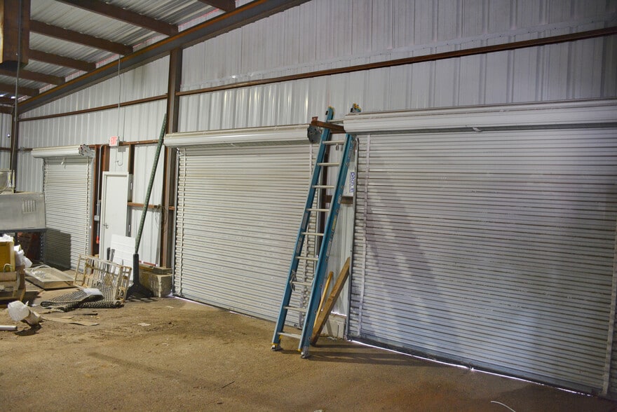 35421 A1/2 SH-249, Pinehurst, TX for lease - Interior Photo - Image 3 of 6