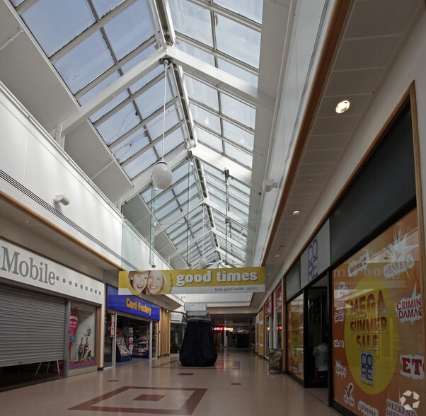 23 High St, Paisley for lease - Interior Photo - Image 2 of 9