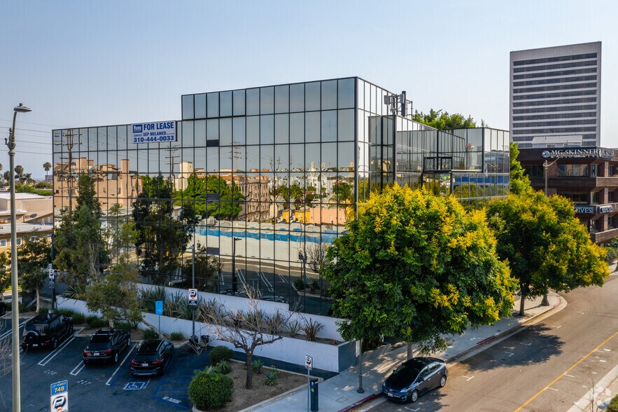 11022 Santa Monica Blvd, Los Angeles, CA for lease - Building Photo - Image 1 of 11