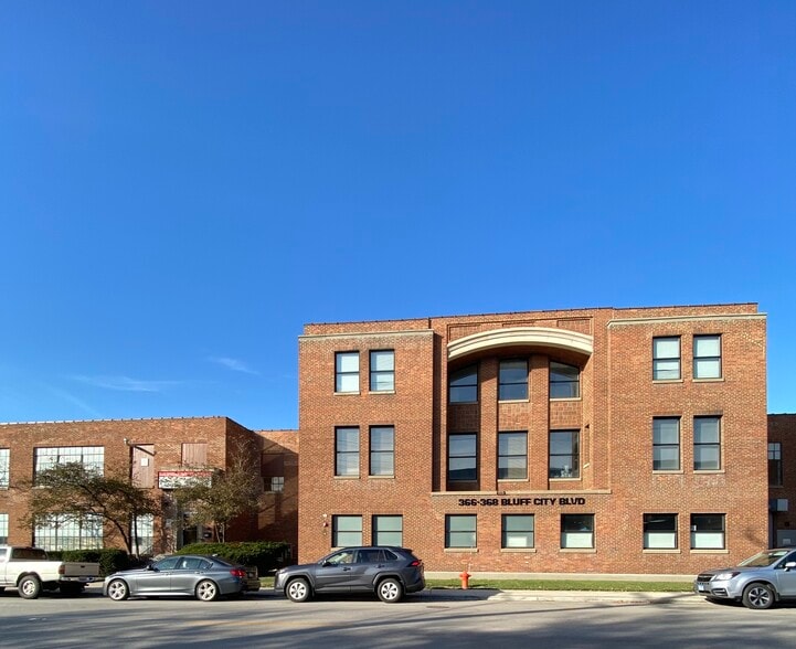 366-368 Bluff City Blvd, Elgin, IL for lease - Building Photo - Image 1 of 26
