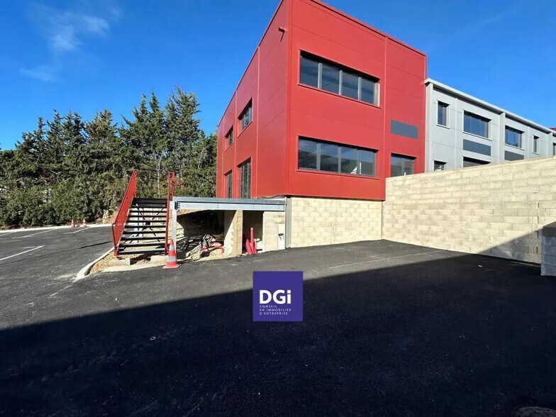 Flex in Nîmes for lease - Building Photo - Image 1 of 3