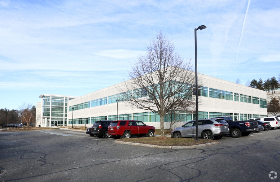 34 Crosby Dr, Bedford, MA for lease - Building Photo - Image 2 of 11