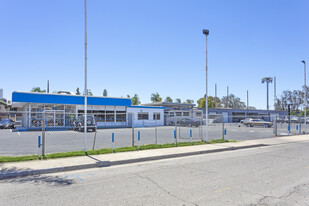 911 Oak St, Bakersfield CA - Automotive Property