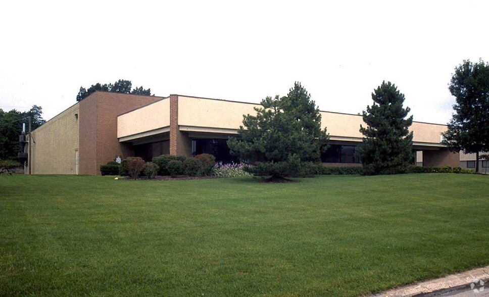 2920 Technology Dr, Rochester Hills, MI for sale - Building Photo - Image 2 of 3