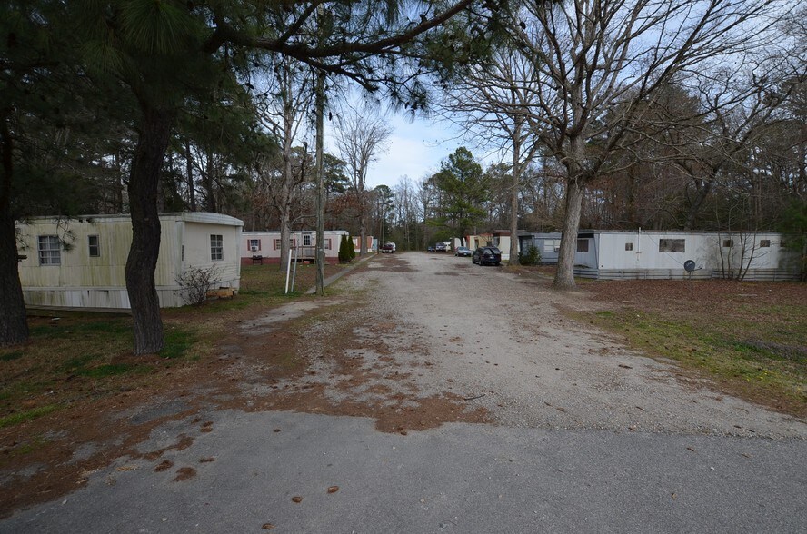 23426 Pinecrest Ln, Smithfield, VA for sale - Primary Photo - Image 1 of 1