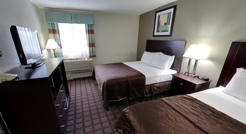 1609 S Stephenson Ave, Iron Mountain, MI for sale - Building Photo - Image 1 of 1