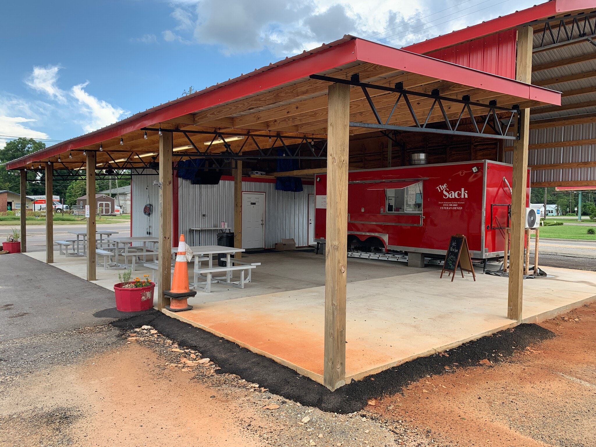 300 E Magnolia Ave, Geneva, AL for sale Primary Photo- Image 1 of 25