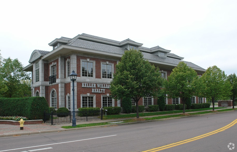 100 Lake St W, Wayzata, MN for sale - Primary Photo - Image 1 of 1