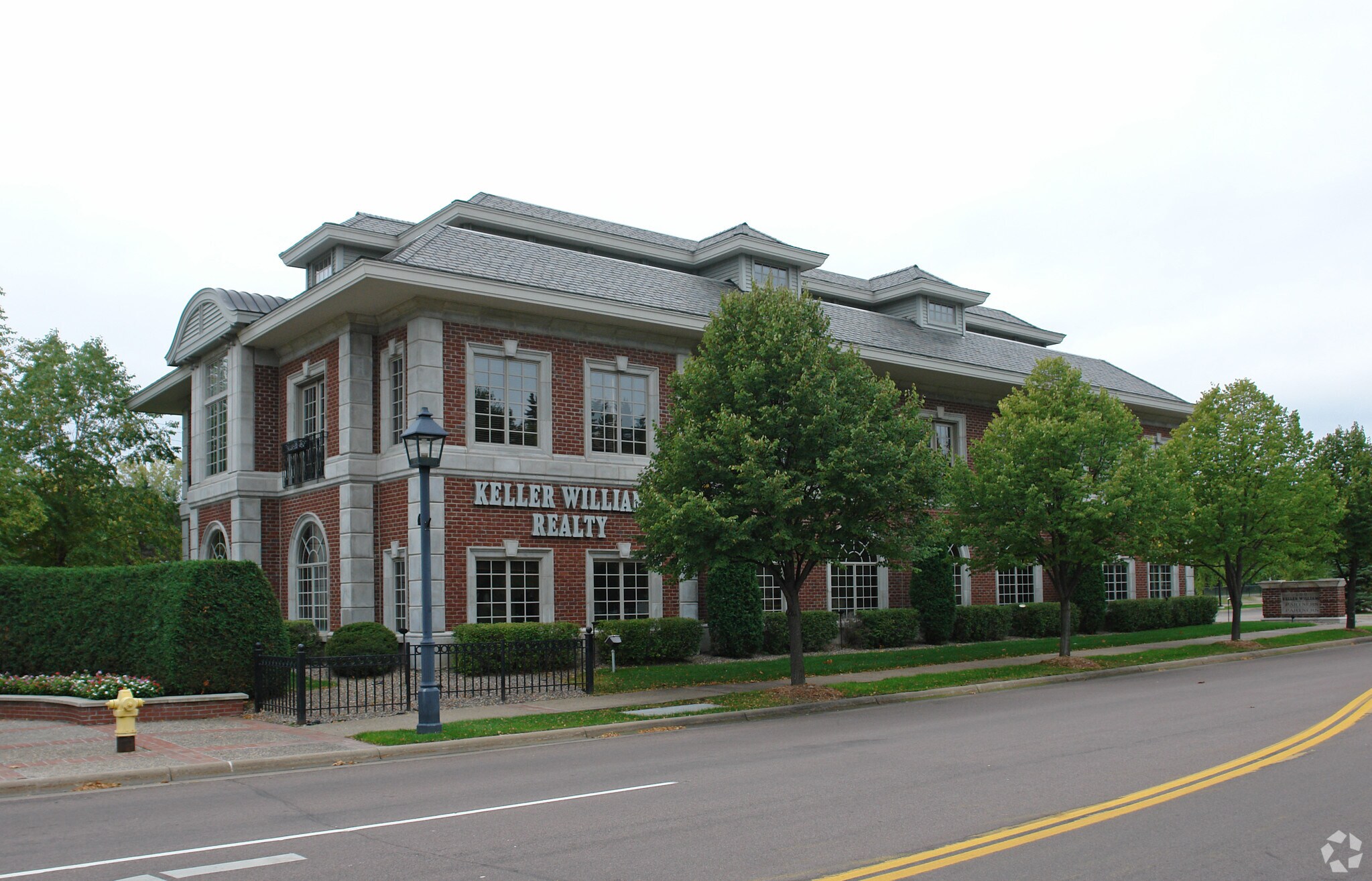 100 Lake St W, Wayzata, MN for sale Primary Photo- Image 1 of 1