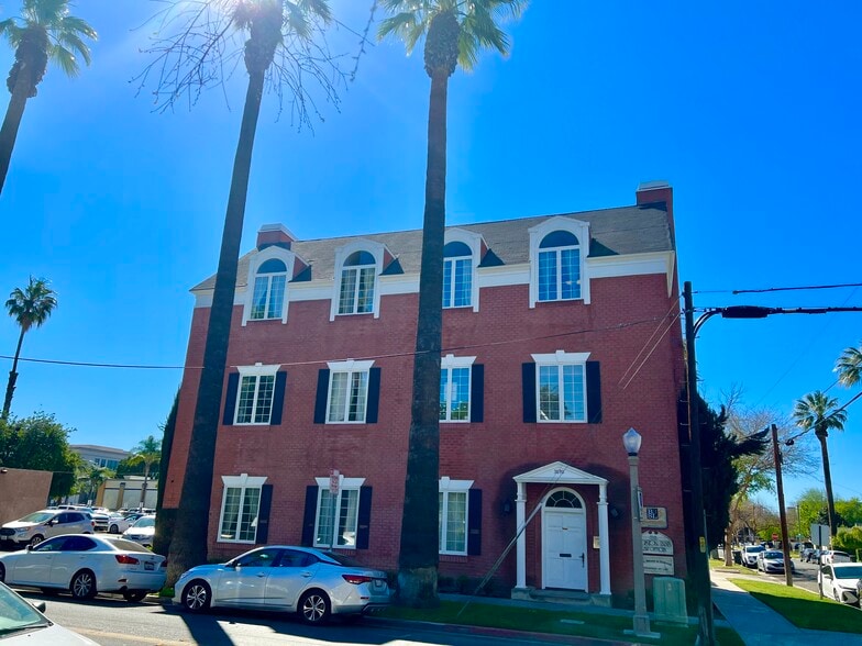 3890 10th St, Riverside, CA 92501