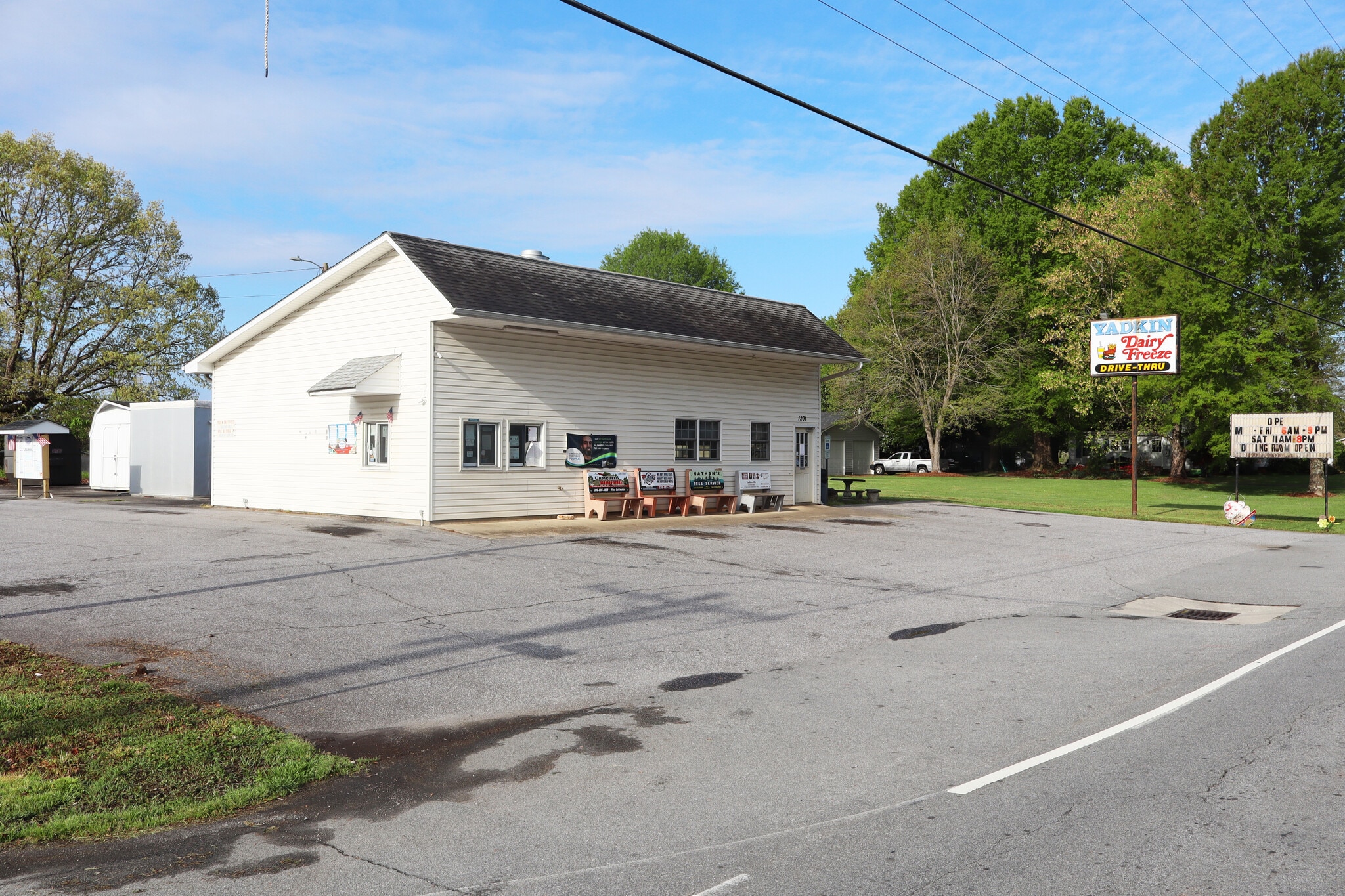1201 W Main St, Yadkinville, NC for sale Primary Photo- Image 1 of 6