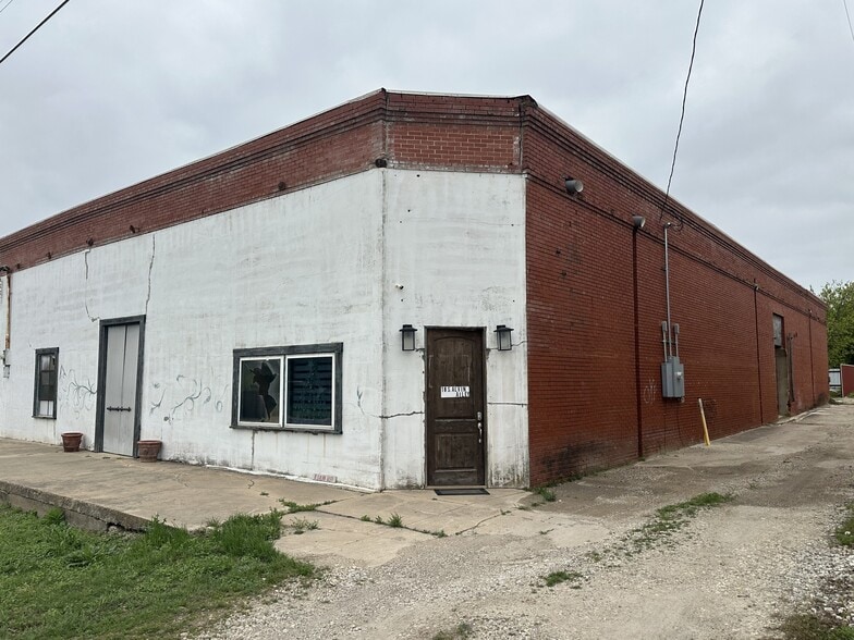 18 S Alvin Ailey St, Rogers, TX for sale - Primary Photo - Image 1 of 41