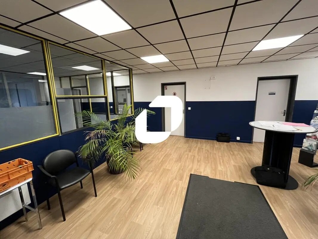 Office in Lens for lease Interior Photo- Image 1 of 14