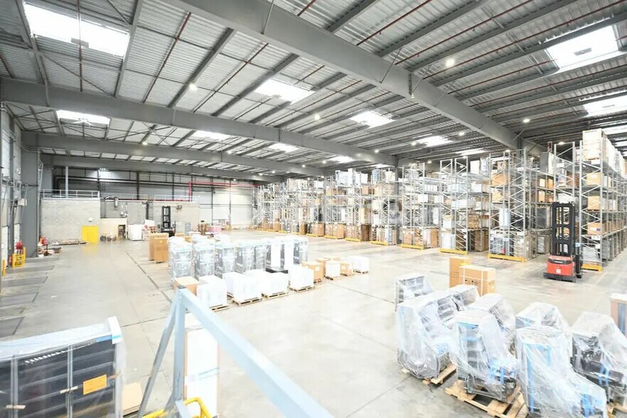 Industrial in Saint-Quentin-Fallavier for lease - Interior Photo - Image 2 of 12