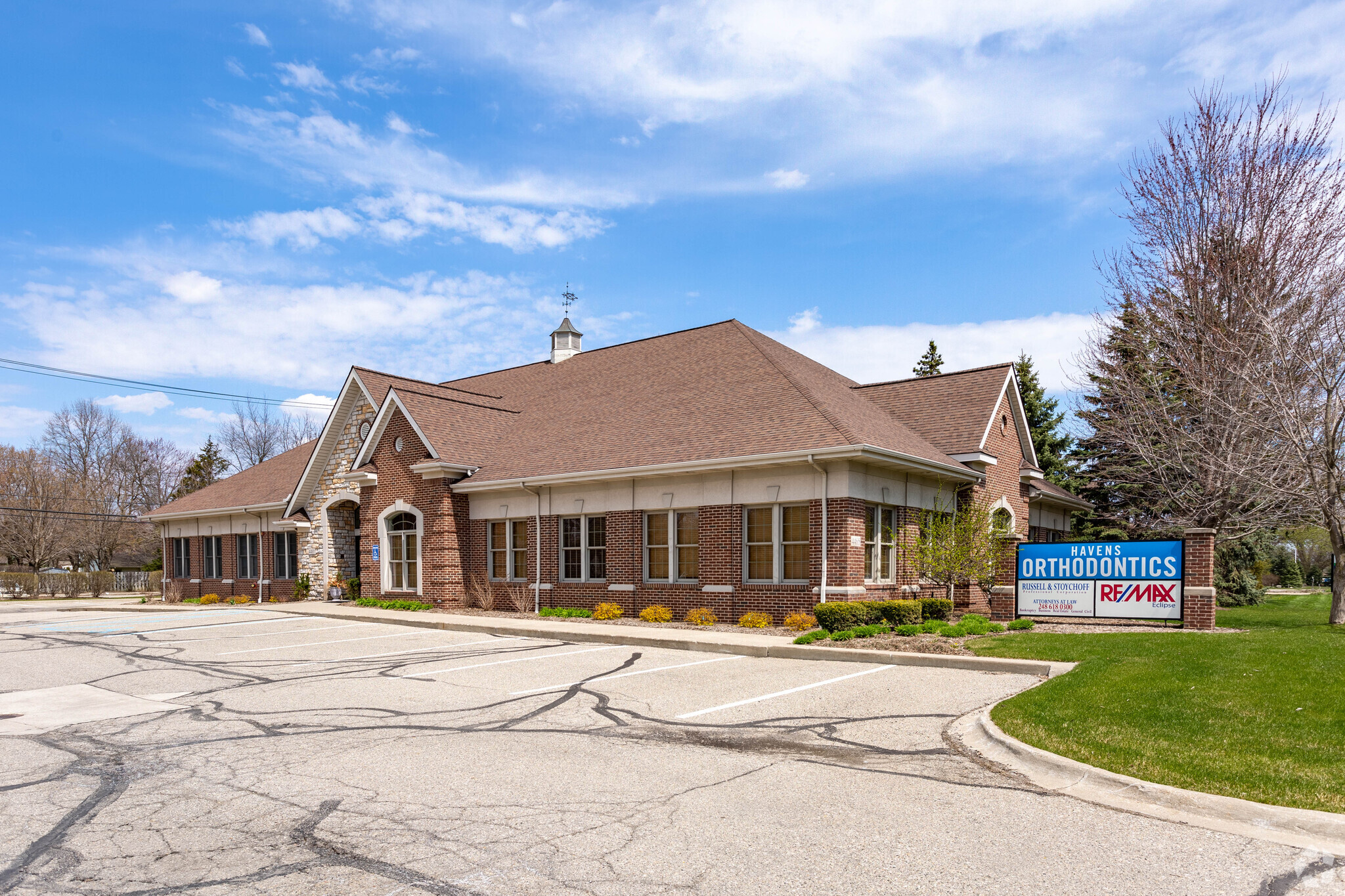 4468 W Walton Blvd, Waterford, MI for lease Primary Photo- Image 1 of 2