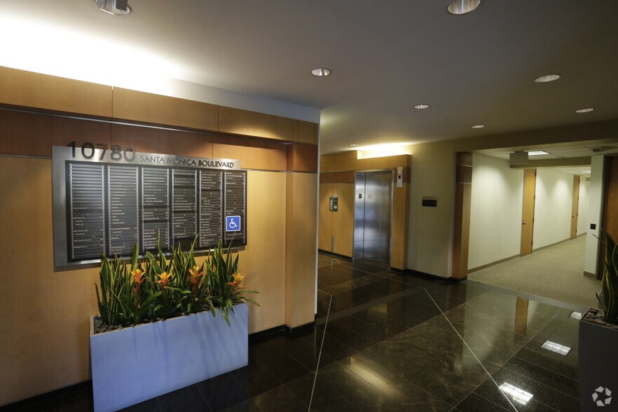 10780 Santa Monica Blvd, Los Angeles, CA for lease - Interior Photo - Image 3 of 7