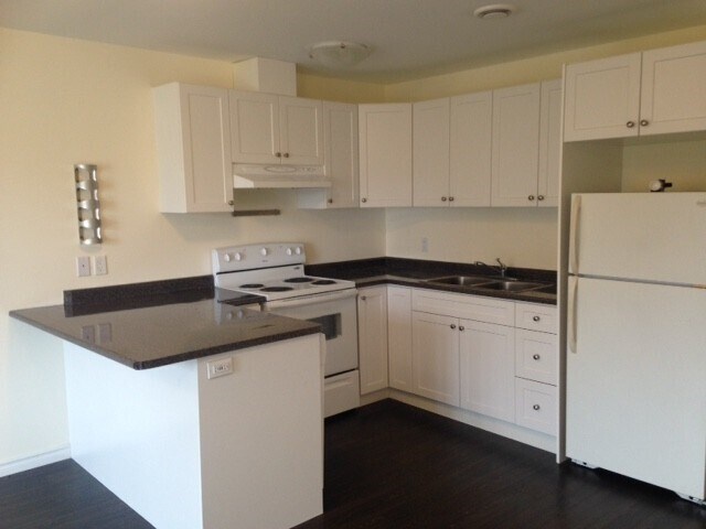 2851 Kingston Rd, Toronto, ON for lease - Building Photo - Image 2 of 18