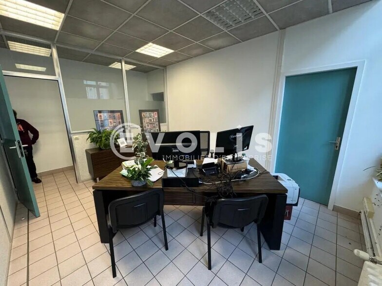 Office in Amiens for lease - Interior Photo - Image 3 of 3