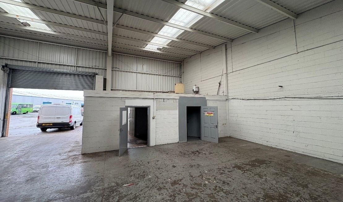 Rosscliffe Rd, Ellesmere Port for lease Interior Photo- Image 1 of 2