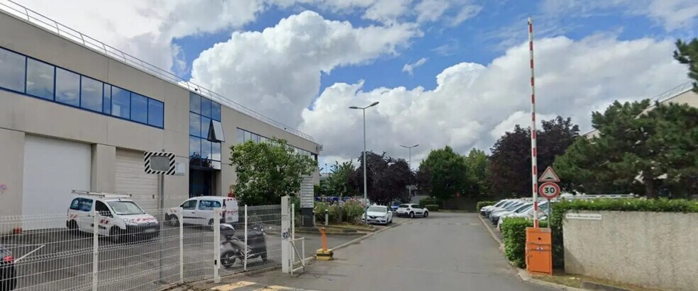 Industrial in Gennevilliers for lease - Building Photo - Image 1 of 2